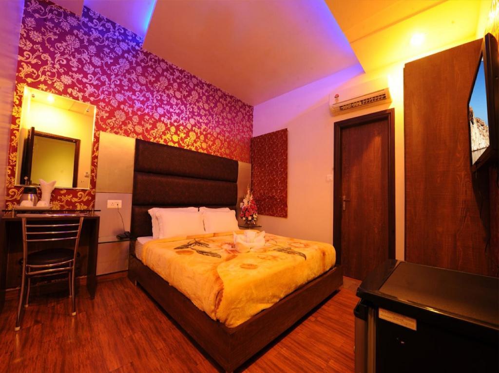 Hotel Pearl Inn & Suites Амритсар Стая снимка