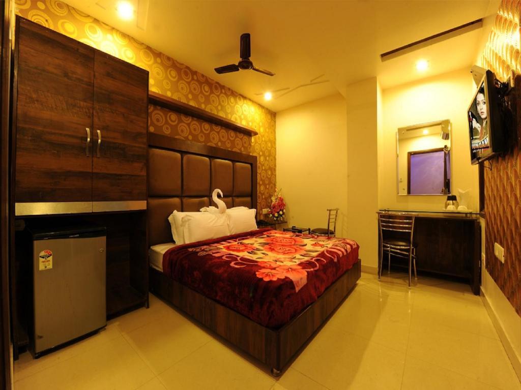 Hotel Pearl Inn & Suites Амритсар Стая снимка