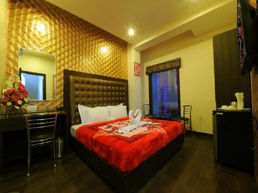 Hotel Pearl Inn & Suites Амритсар Екстериор снимка