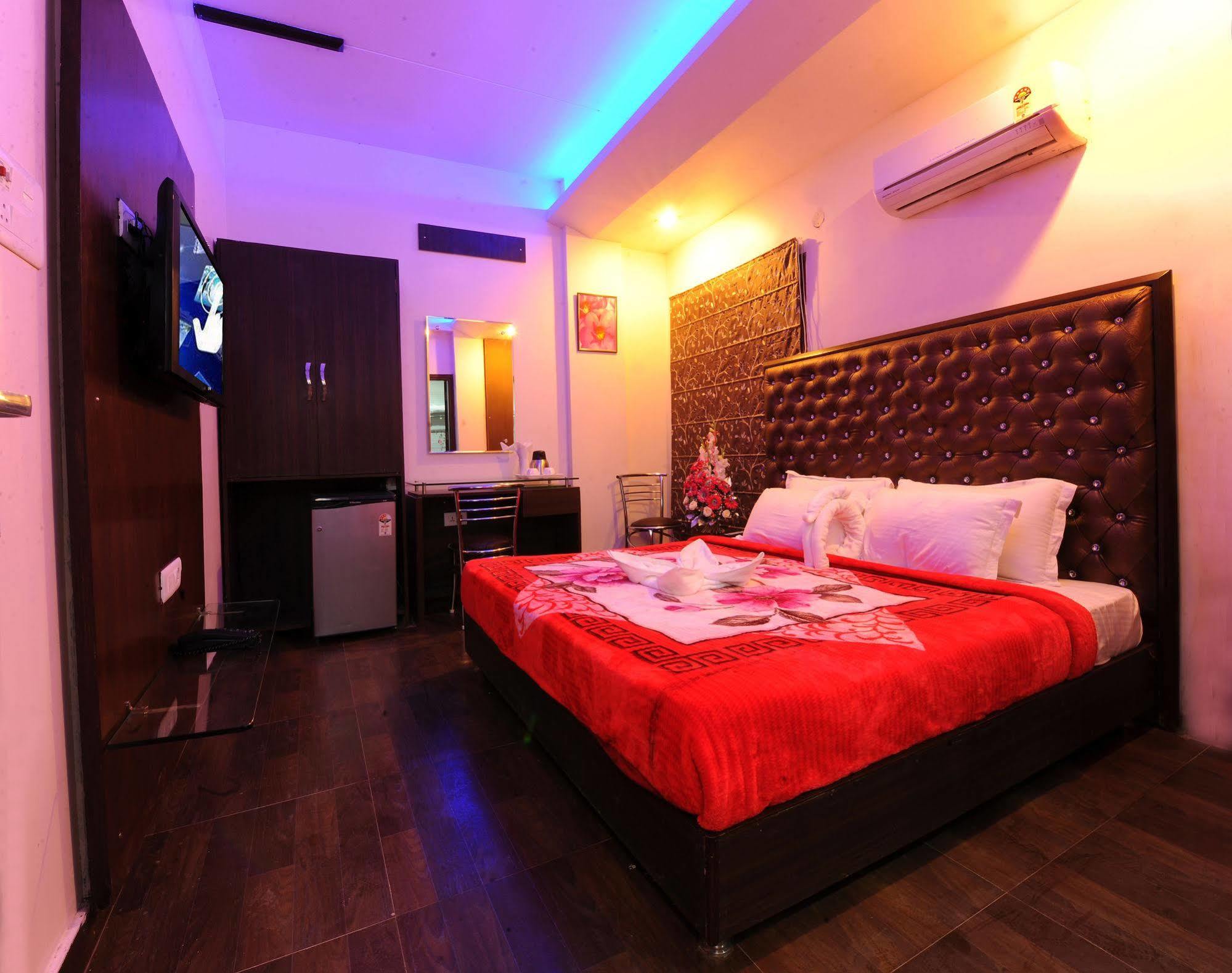 Hotel Pearl Inn & Suites Амритсар Екстериор снимка