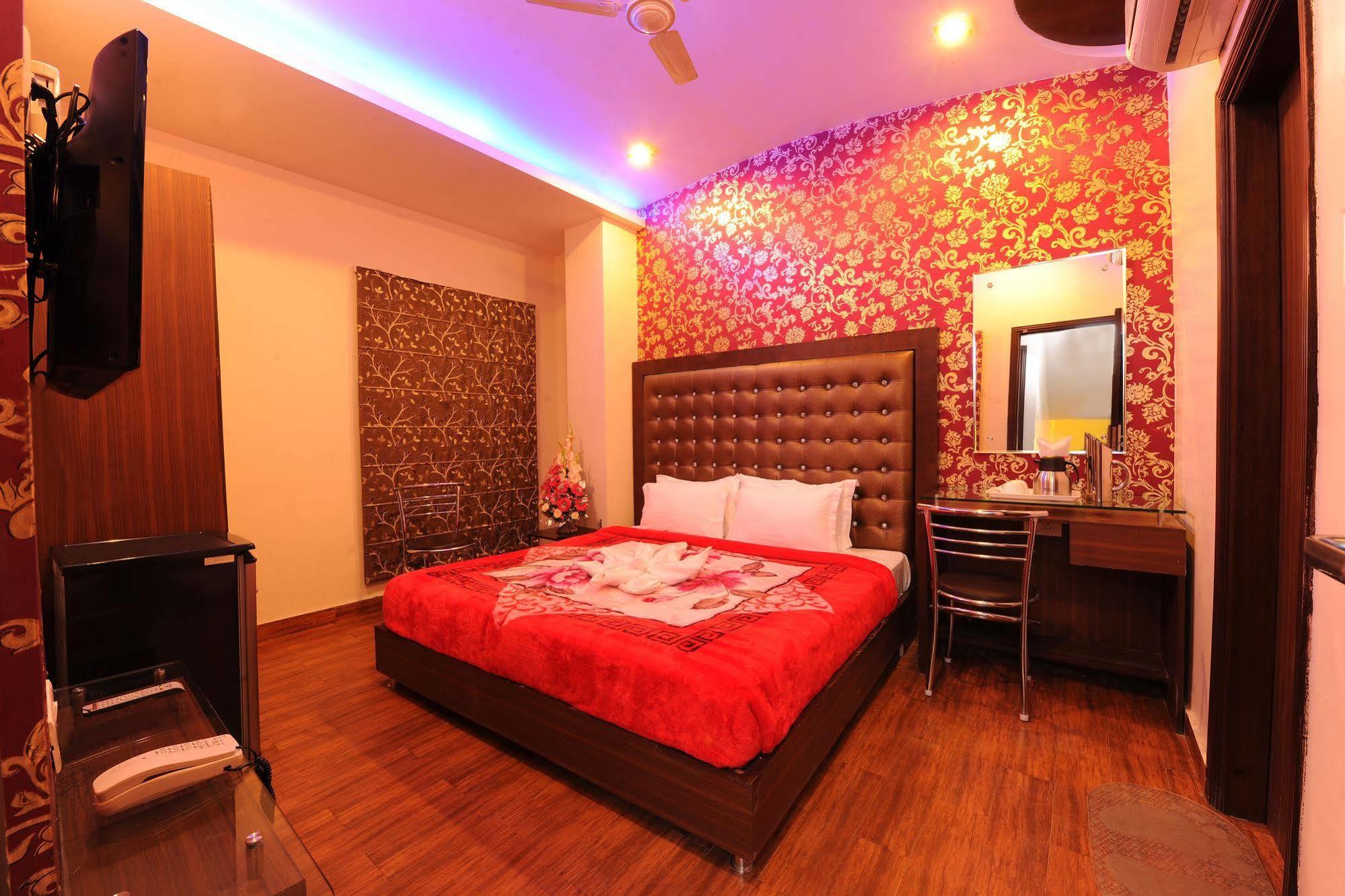Hotel Pearl Inn & Suites Амритсар Екстериор снимка